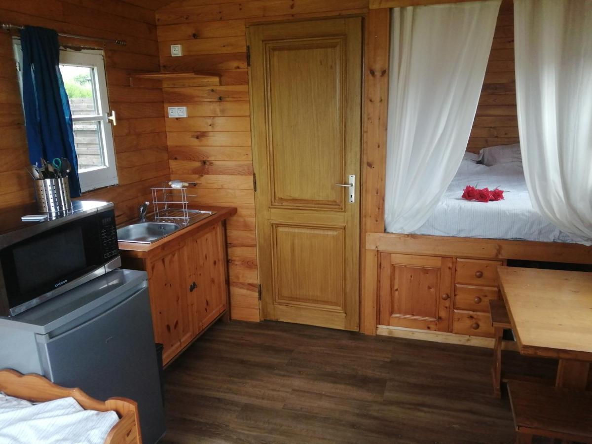 Roulotte Et Jacuzzi De Rachel Au Domaine Du Reuze Villa Winnezeele Eksteriør billede
