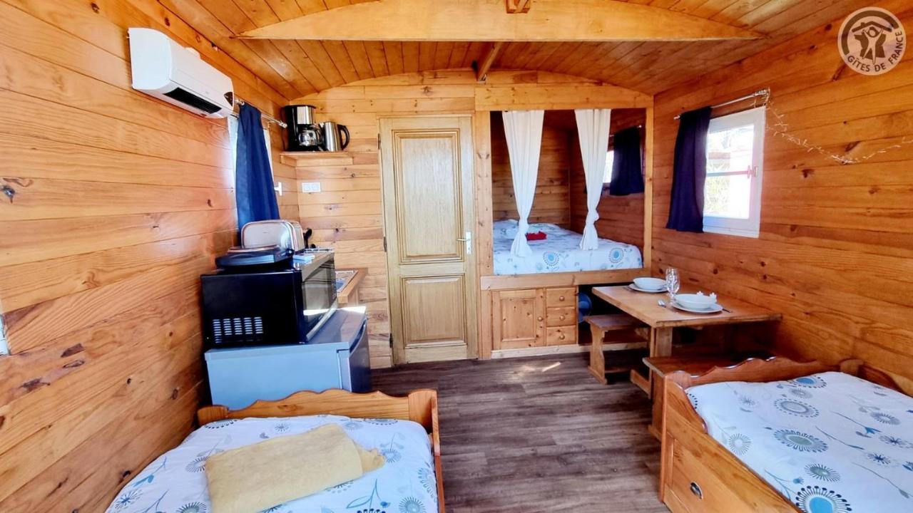 Roulotte Et Jacuzzi De Rachel Au Domaine Du Reuze Villa Winnezeele Eksteriør billede